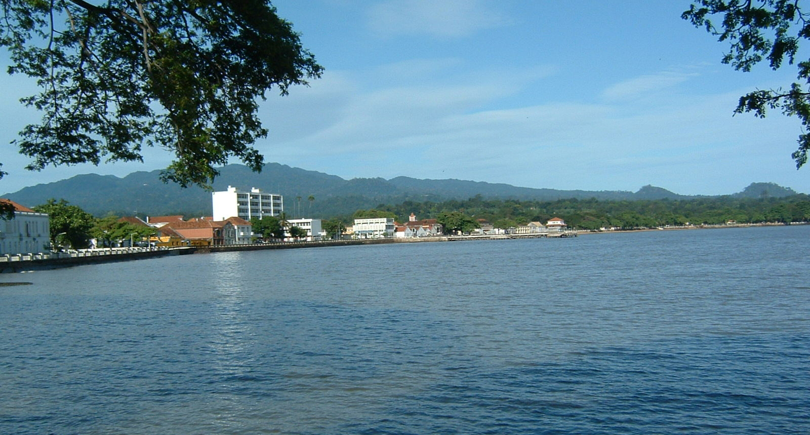 Baía da cidade de São Tomé